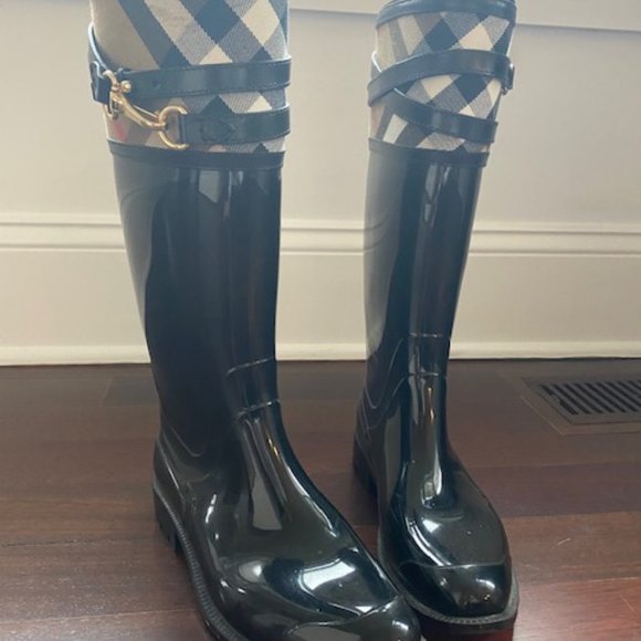 Meet your Posher, Taylor - Picture 4 of 5